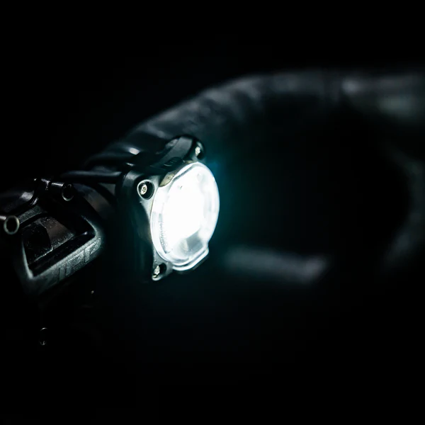 1-LED-8F-V404_ZECTODRIVE250_FRONT_Web1500x1500_KP230725-002.webp Luz Delantera Lezyne 250 Lumens