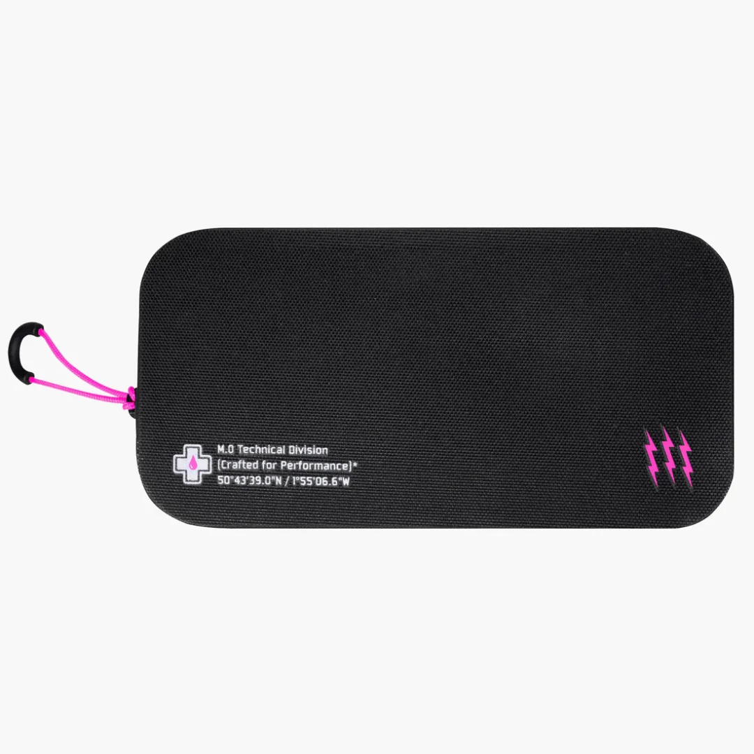 21110-Muc-Off-Waterproof-Essential-Case-Lifestyle_1_x550_crop_center@2x.jpg Muc-Off Waterproof Essentials Case